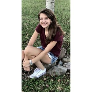 Meet your Posher, Chloe